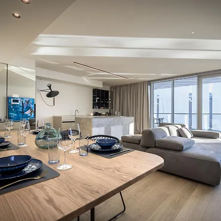 Luxury Waterfront شقة