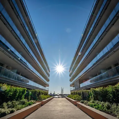 Luxury Waterfront דירה