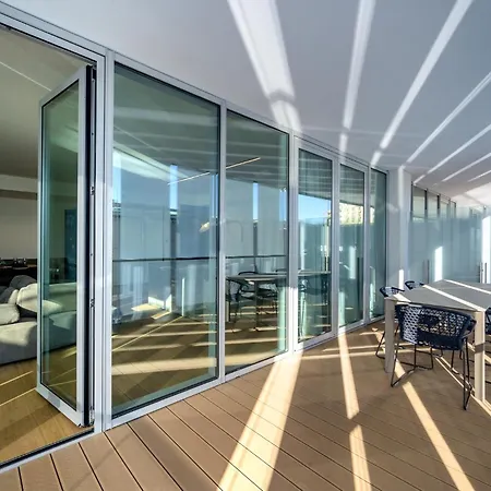 Luxury Waterfront *