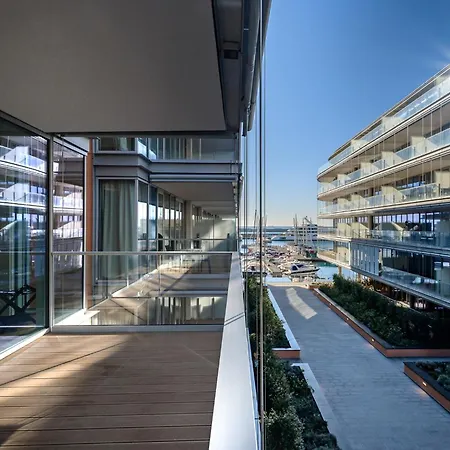 Luxury Waterfront 公寓 *