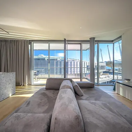 Luxury Waterfront *