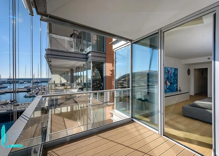 דירה Luxury Waterfront ג'נובה