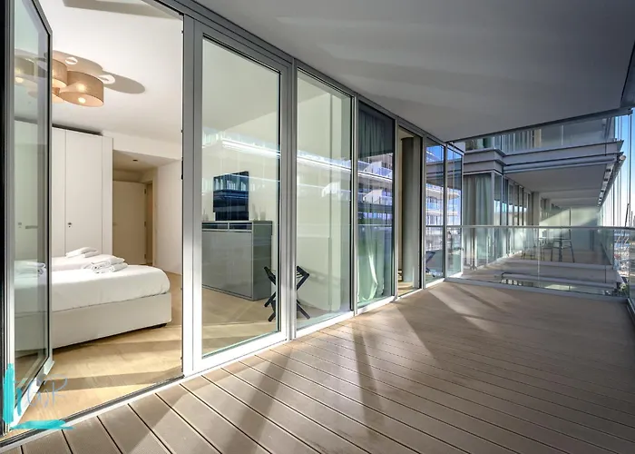 Luxury Waterfront דירה *