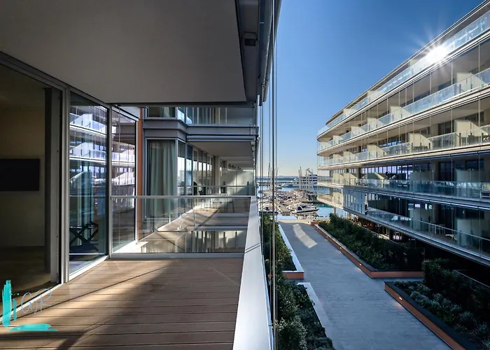 Luxury Waterfront דירה *